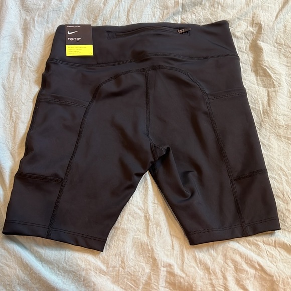 Nike - Picture 2 of 4